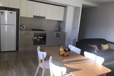 One Bedroom Apartment In Marrickville - Kalgoorlie Accommodation 6