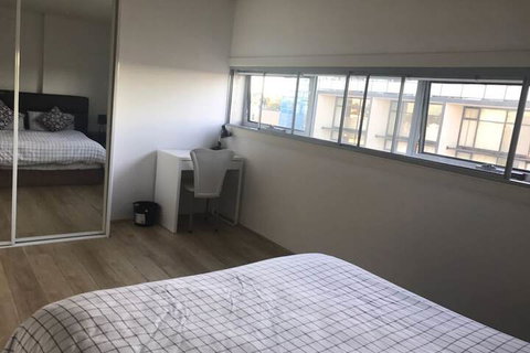 One Bedroom Apartment In Marrickville - Kalgoorlie Accommodation 1