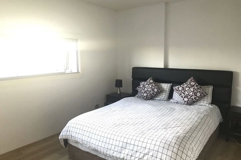 One Bedroom Apartment In Marrickville - Kalgoorlie Accommodation 3