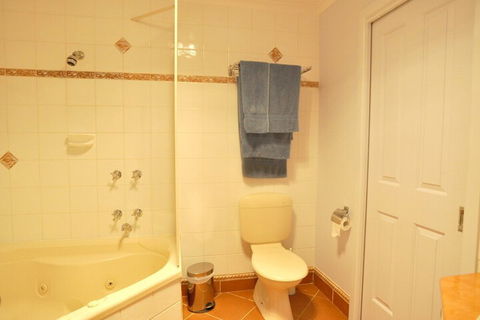 THE Sails 8 Linen Included Central Location - Kalgoorlie Accommodation 6