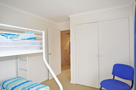 THE Esplanade 4 Free Wifi & Foxtel - Kalgoorlie Accommodation 3