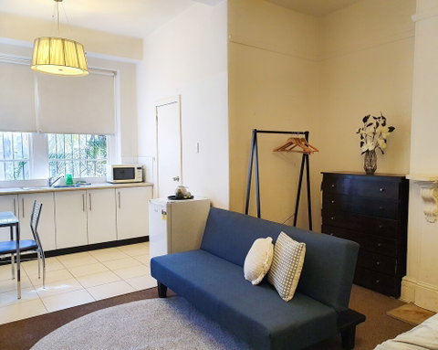 Crown Street Studios - Kalgoorlie Accommodation 3