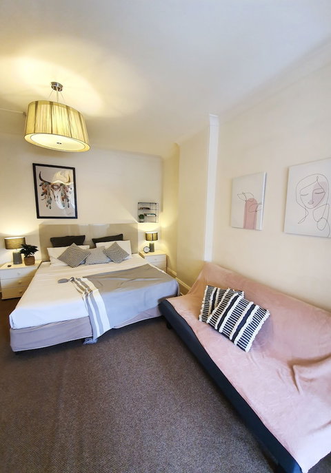 Crown Street Studios - Kalgoorlie Accommodation 4