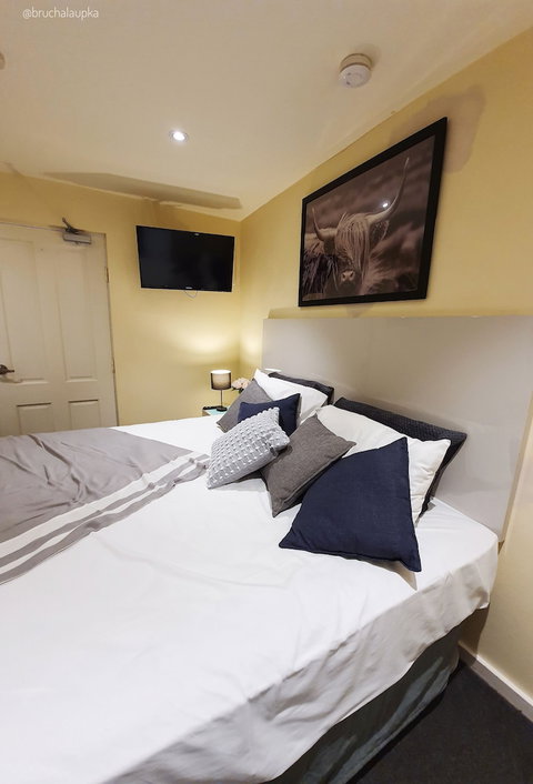 Crown Street Studios - Kalgoorlie Accommodation 6