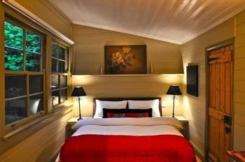 Acorn & Chestnut Hepburn Springs - Kalgoorlie Accommodation 1