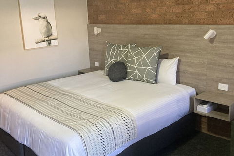 Hamilton's Henry Parkes Motor Inn, Parkes - Kalgoorlie Accommodation 4