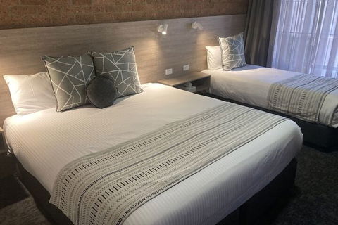 Hamilton's Henry Parkes Motor Inn, Parkes - Kalgoorlie Accommodation 1