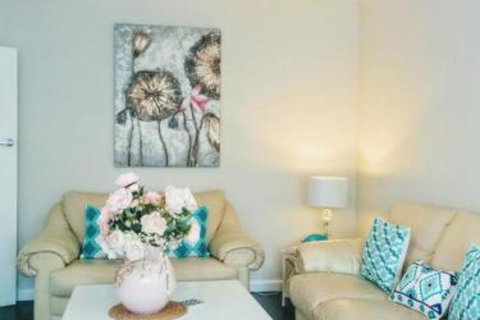 Magnolia Corner - Kalgoorlie Accommodation 6