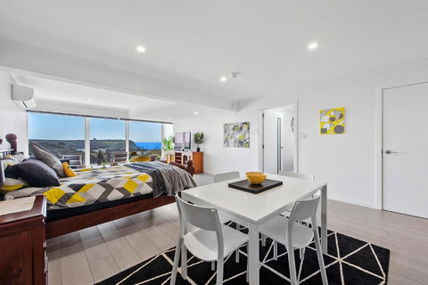 Views Forever Devonport - Kalgoorlie Accommodation 3