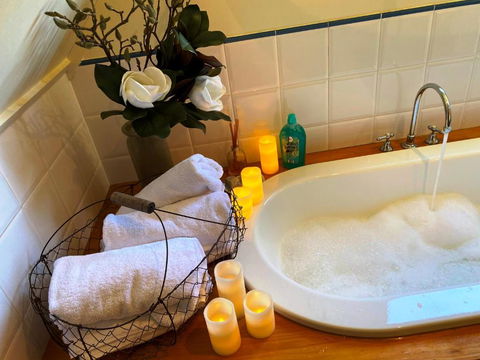 French Cottage & Loft - Kalgoorlie Accommodation 7