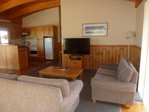 Bridport Villa - Kalgoorlie Accommodation 1