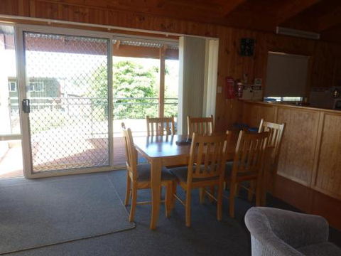 Bridport Villa - Kalgoorlie Accommodation 6