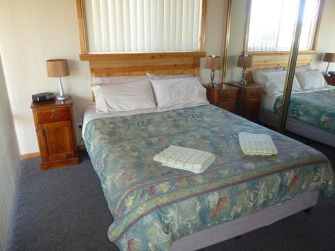 Bridport Villa - Kalgoorlie Accommodation 5