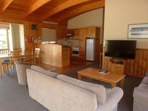 Bridport Villa - Kalgoorlie Accommodation 0