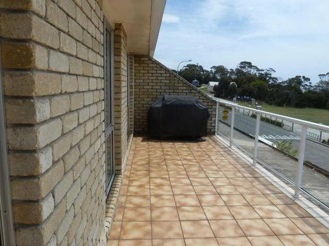 Central Luxury With Fabulous Views - Kalgoorlie Accommodation 4