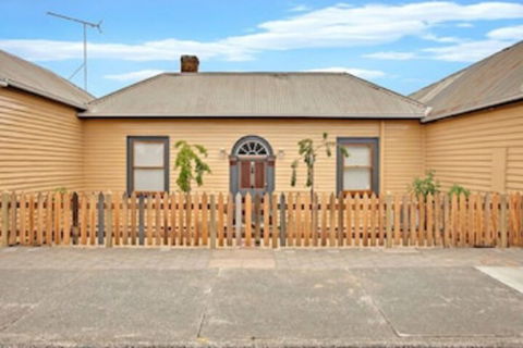 Robinson Cottage - Kalgoorlie Accommodation 0