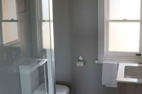 Robinson Cottage - Kalgoorlie Accommodation 4