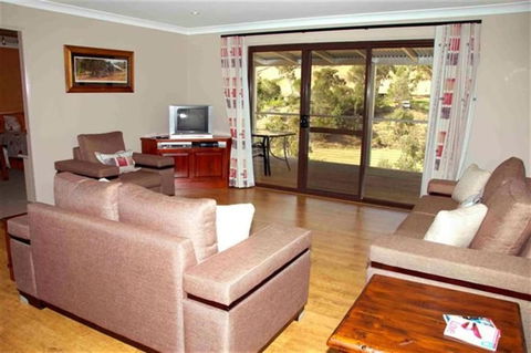 Elm Cottage - Kalgoorlie Accommodation 5