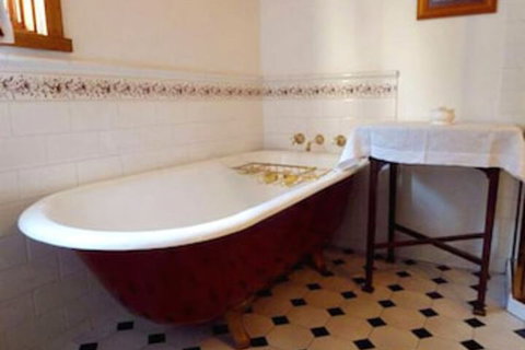 The Duck House - Kalgoorlie Accommodation 7