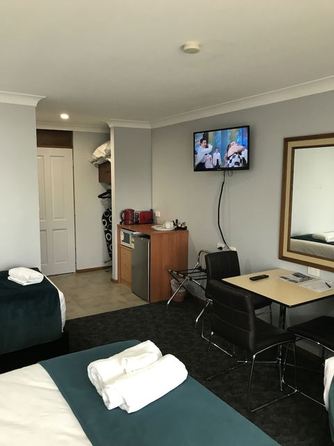 Town & Country Motor Inn Forbes - Kalgoorlie Accommodation 4