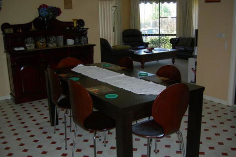 Busy Buzz B & B - Kalgoorlie Accommodation 5