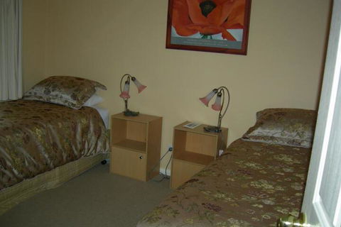 Busy Buzz B & B - Kalgoorlie Accommodation 2