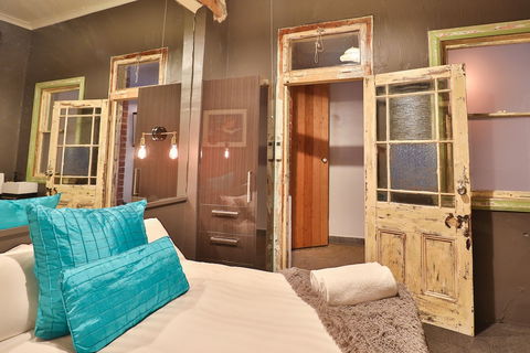 Indulge Apartments - Eighth Street - Kalgoorlie Accommodation 4