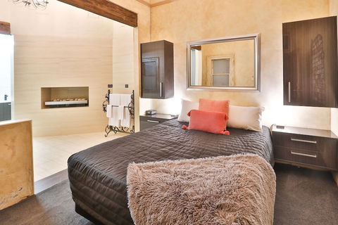 Indulge Apartments - Eighth Street - Kalgoorlie Accommodation 5