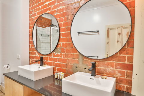 Indulge Apartments - Eighth Street - Kalgoorlie Accommodation 3