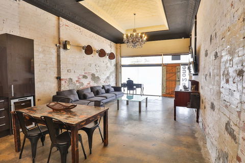 Indulge Apartments - Eighth Street - Kalgoorlie Accommodation 1