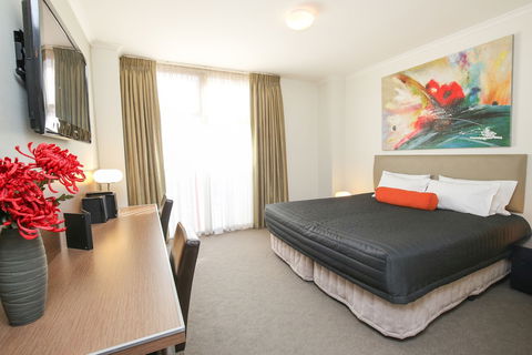 Indulge Apartments - Ontario - Kalgoorlie Accommodation 6