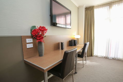 Indulge Apartments - Ontario - Kalgoorlie Accommodation 1
