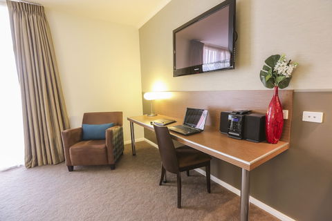 Indulge Apartments - Ontario - Kalgoorlie Accommodation 3