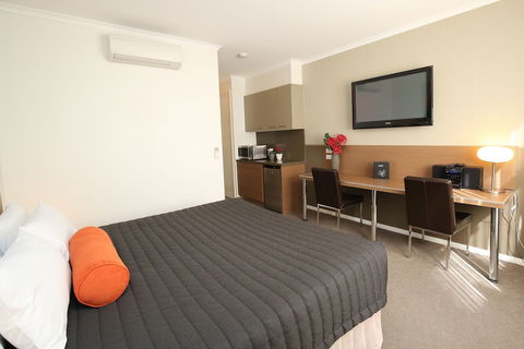 Indulge Apartments - Ontario - Kalgoorlie Accommodation 5