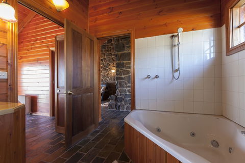 Tuki Retreat - Kalgoorlie Accommodation 6