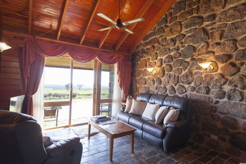 Tuki Retreat - Kalgoorlie Accommodation 0