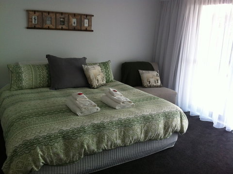 Corinella On The Esplanade Bed & Breakfast - Kalgoorlie Accommodation 3