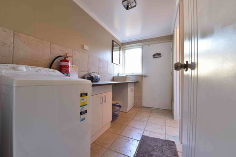 Kalbarri Sunset Villa - Kalgoorlie Accommodation 6