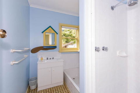 HOLIDAY On NAUTILUS INVERLOCH - Kalgoorlie Accommodation 3