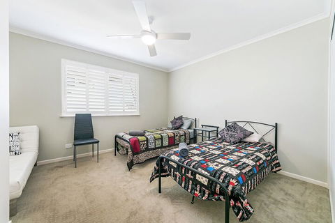 Redcliffe Peninsula Penthouse - Kalgoorlie Accommodation 6