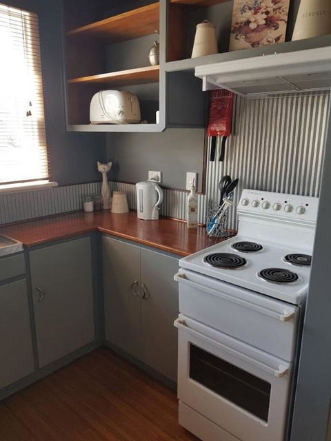 Cottage On Main - Kalgoorlie Accommodation 5