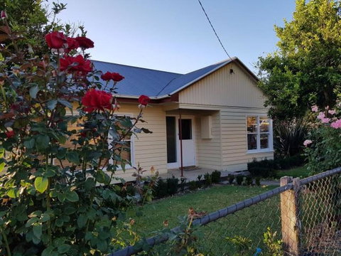 Cottage On Main - Kalgoorlie Accommodation 3