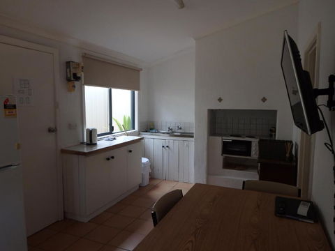 Lazy Lobster Holiday Units & Chalets - Kalgoorlie Accommodation 4