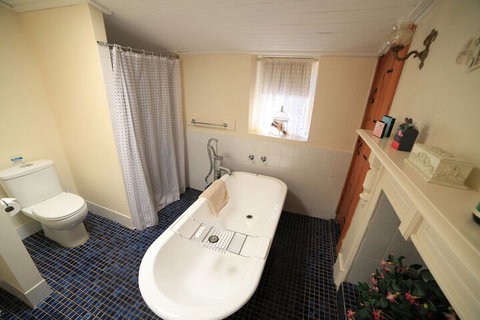 Miss Mabel Cottage - Adults Only - Kalgoorlie Accommodation 3