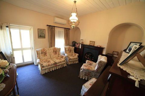 Miss Mabel Cottage - Adults Only - Kalgoorlie Accommodation 6