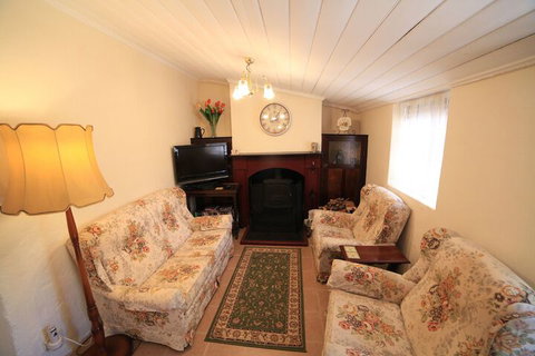 Miss Mabel Cottage - Adults Only - Kalgoorlie Accommodation 5
