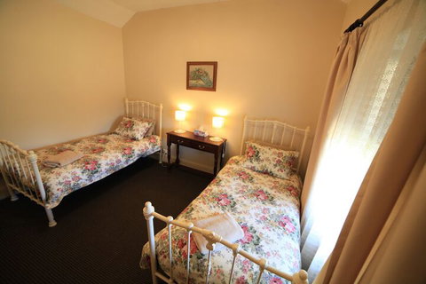 Miss Mabel Cottage - Adults Only - Kalgoorlie Accommodation 4