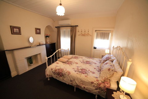 Miss Mabel Cottage - Adults Only - Kalgoorlie Accommodation 7