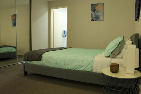 Enjoyable Holiday Home For Group Six - Kalgoorlie Accommodation 6