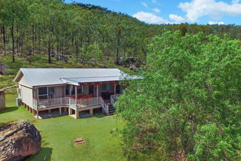 Rosamund House In Broke 4br House In Walking Distance To Cellar Doors - Kalgoorlie Accommodation 4